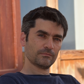 Daniele Oriti is a senior researcher and group leader at the Max Planck Institute for Gravitational Physics (Albert Einstein Institute) in Potsdam.